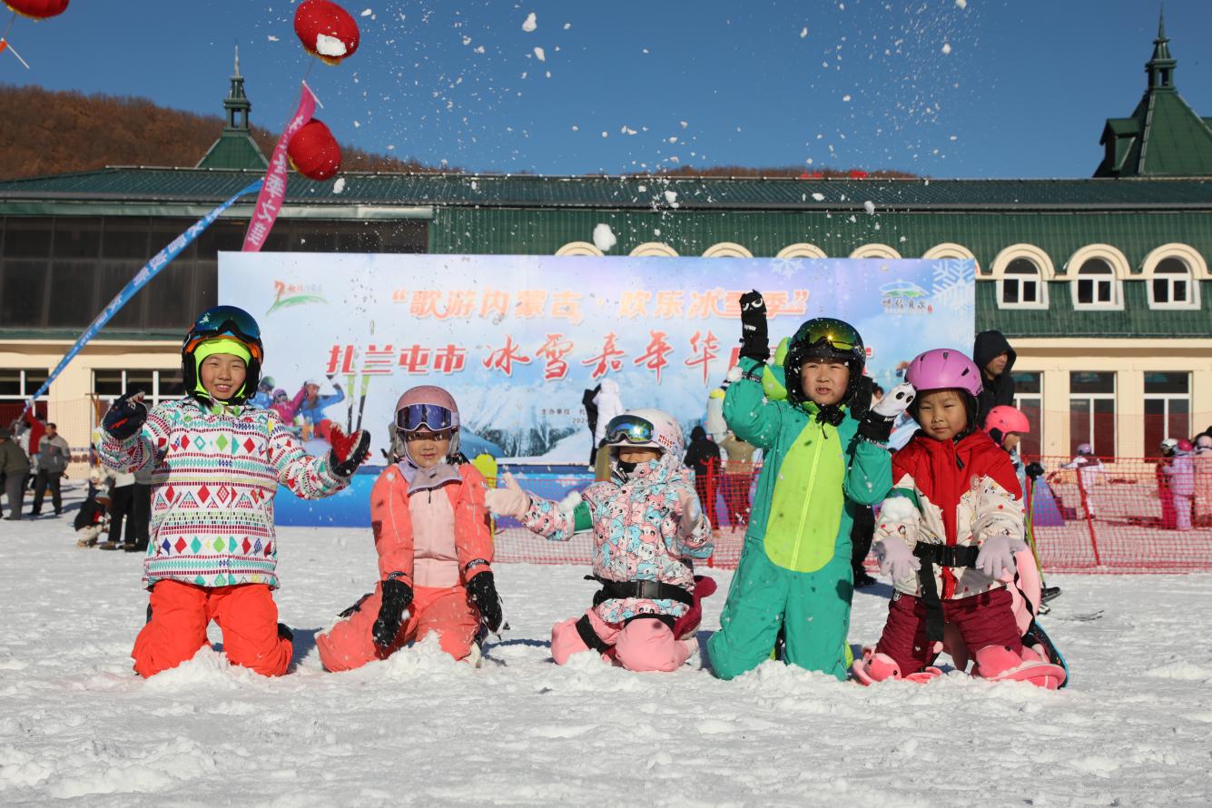 冰雪嘉年华 冬旅“嗨”起来