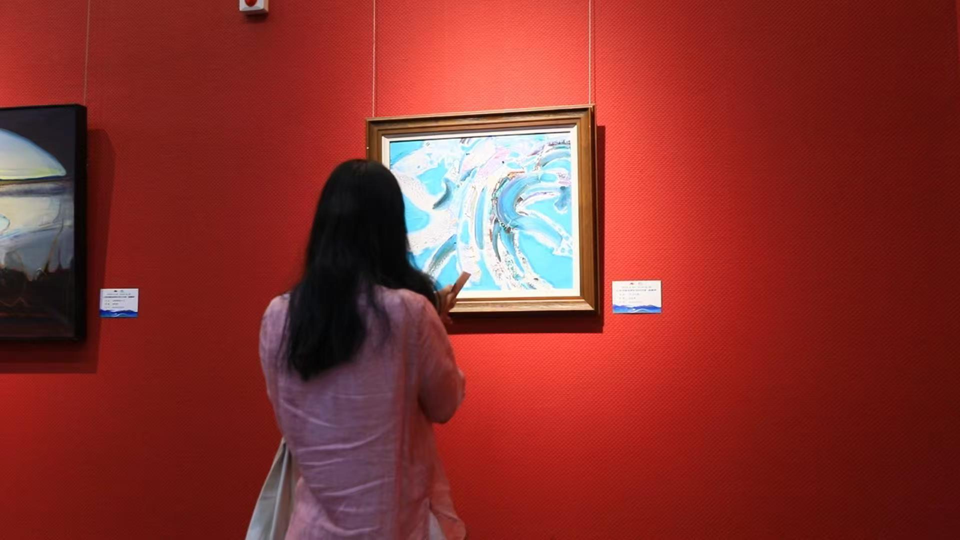 “让世界看见呼伦贝尔的美”作品展在内蒙古开展
