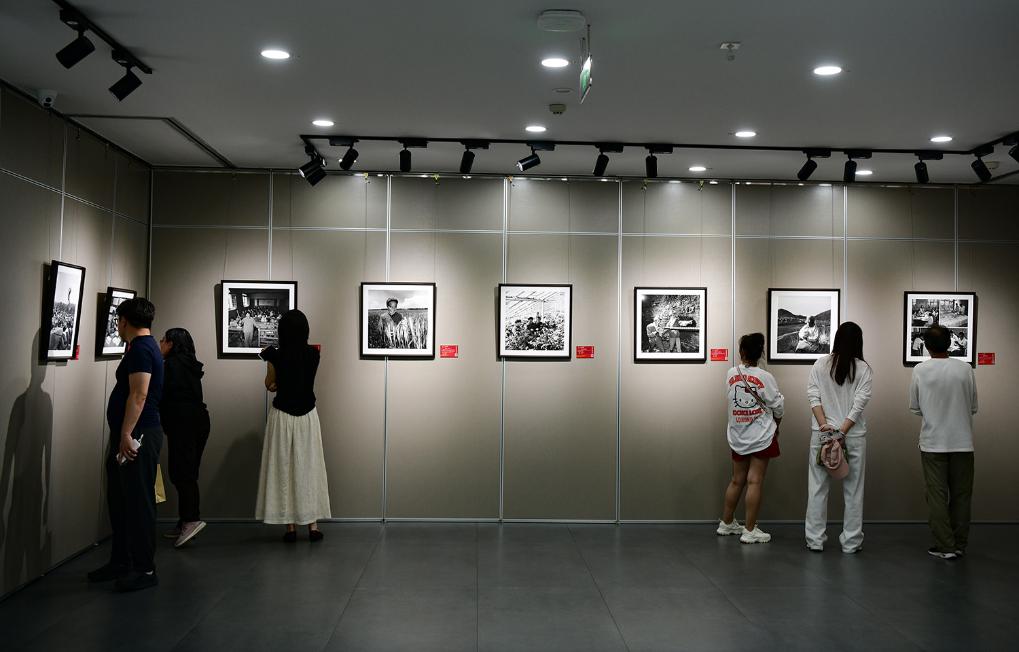 “AI光影跨时空 风华岁月耀北疆”——“内蒙古记忆”纪实图片展在青城举办