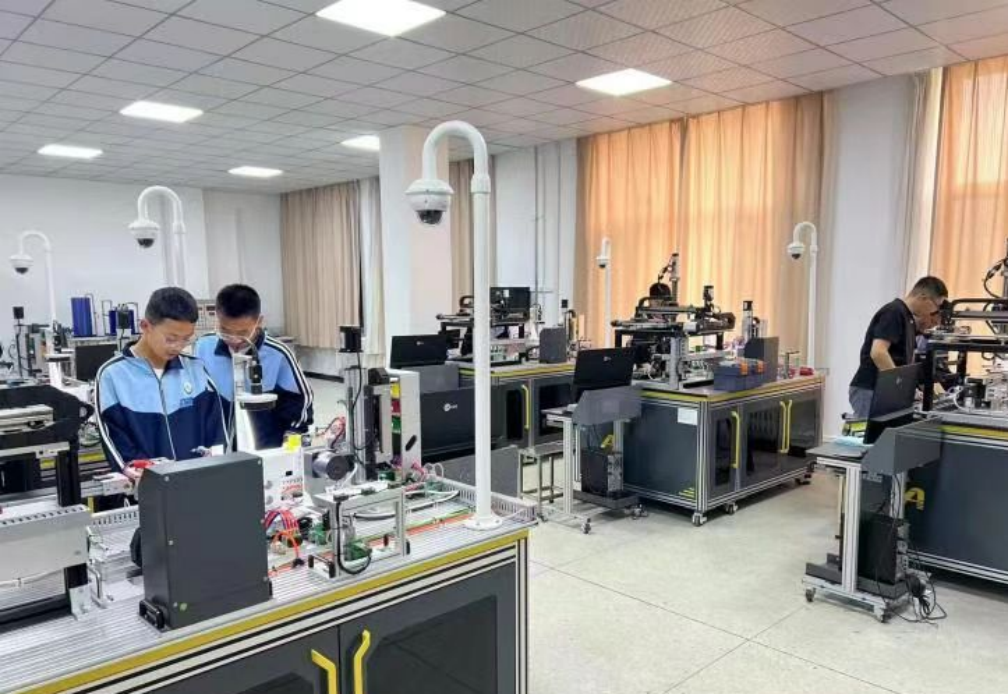 政校企携手筑梦 技能赋能绘就乌审旗职教新图景