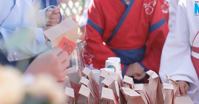 伊金霍洛旗：重阳节“义卖”