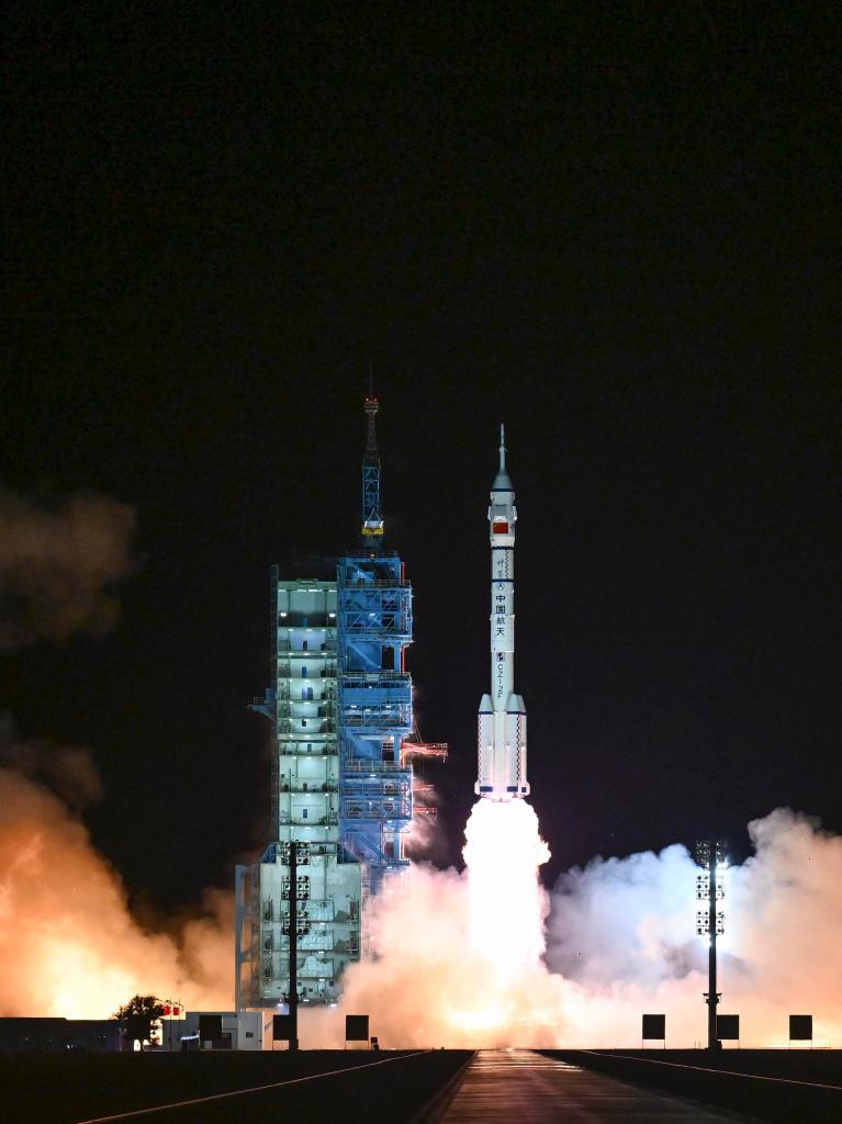 神舟二十一号载人飞船点火发射