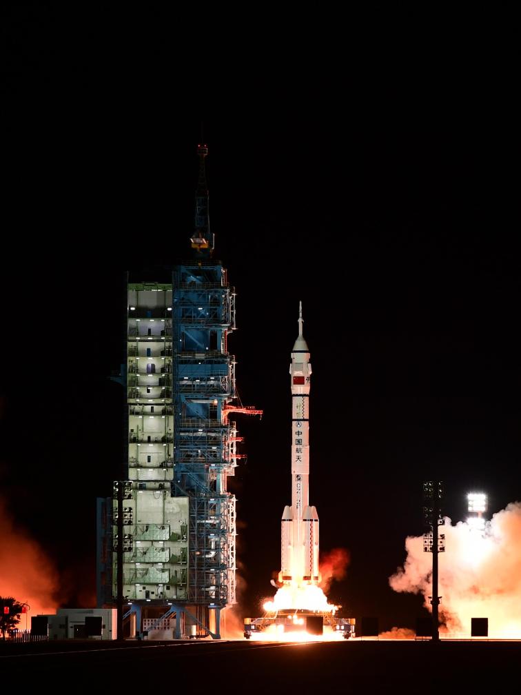 神舟二十一号载人飞船发射取得圆满成功