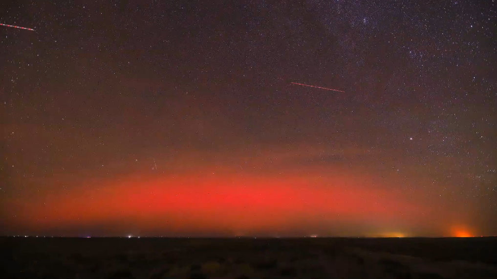 内蒙古乌拉特草原出现极光