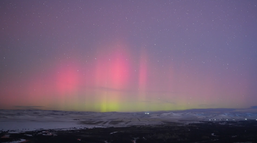 呼伦贝尔多地出现绝美极光
