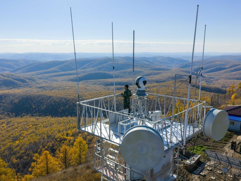 摩天岭上的“守望者”