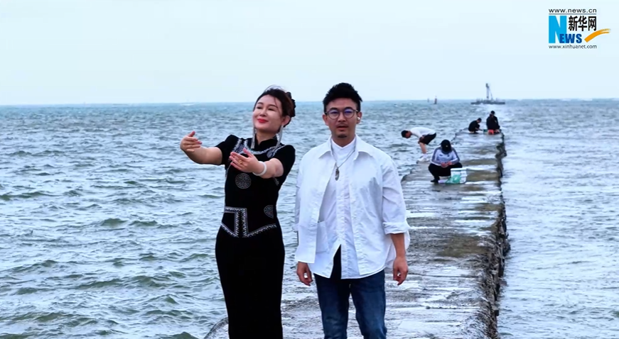 以歌为颂 温情献唱《爱在乌兰察布》