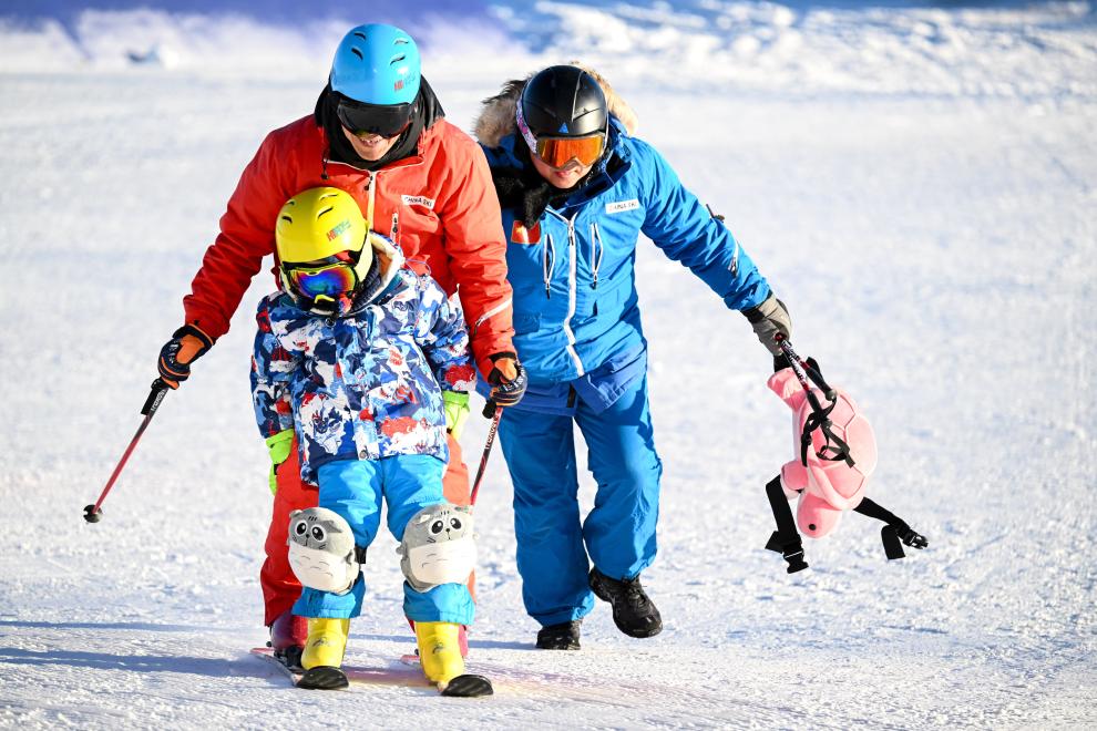 乌兰察布：寒冷难挡冰雪运动热情