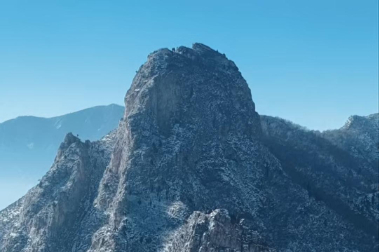 冬韵横亘 雄峙大青山