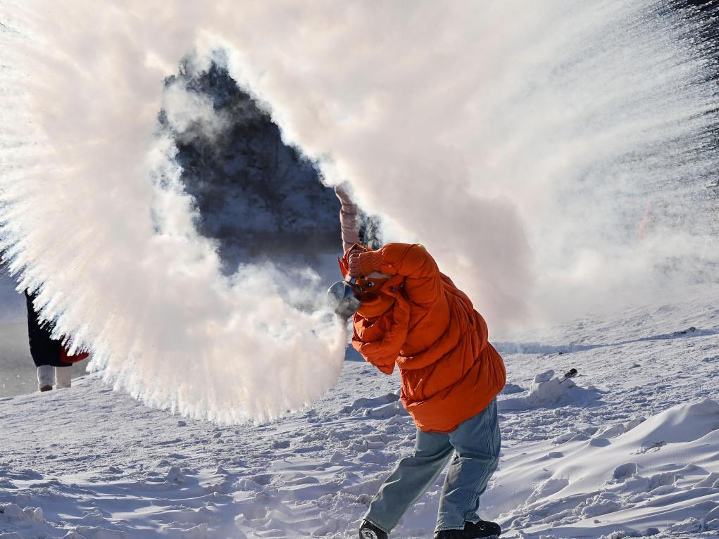 内蒙古让漫长寒冬变为发展黄金季