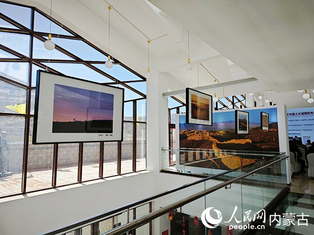 现场画展。实习生 张一丹摄