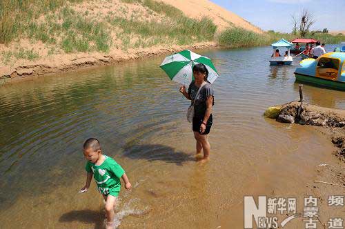 沙漠绿洲恩格贝